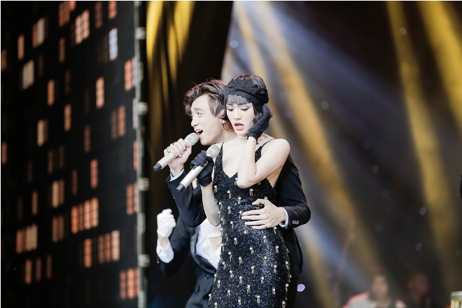 The Voice 2017: Hiền Hồ tình tứ cùng Soobin Hoàng Sơn trong ' Mùa yêu đầu'